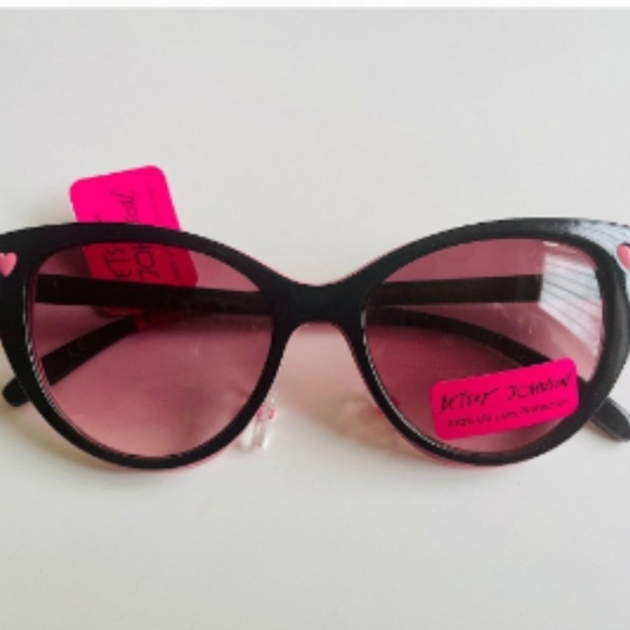 NWOT Betsey Johnson Two-toned Cat Eye Sunglasses - Picture 4 of 5